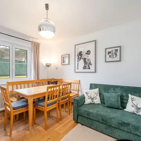 Schmiedbadl - By Mynests 斯拉德明