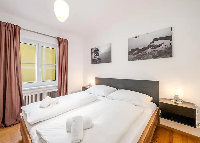 Schmiedbadl - By Mynests 斯拉德明